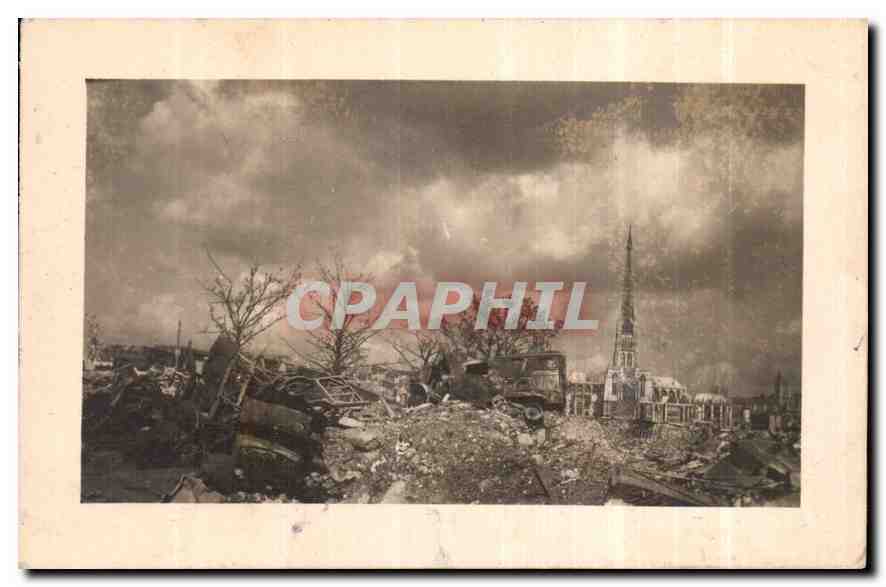 CARTE PHOTO Ville bombardee Militaria