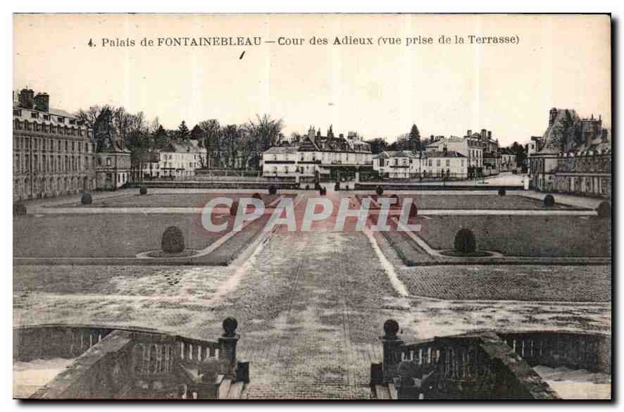 Palais de FONTAINEBLEAU — Cour des Adieux (vue prise de la Terrasse)