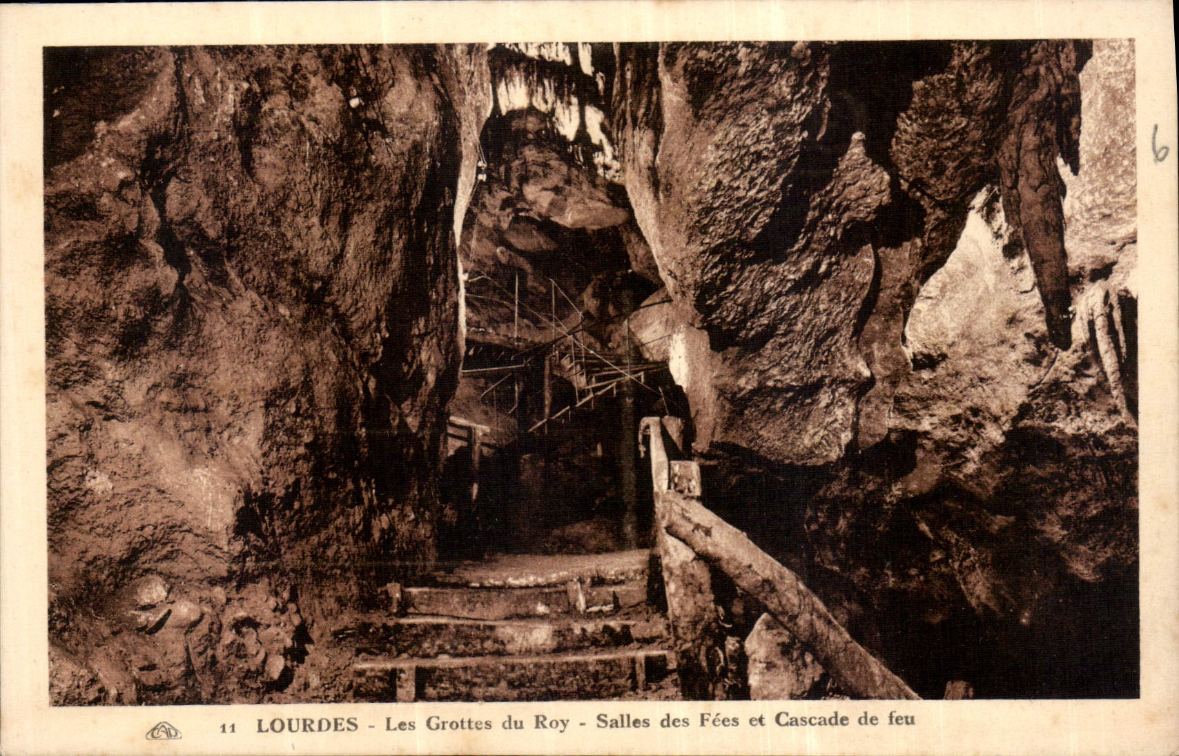CPA Lourdes les Grottes du Roy Salles des fees et Cascade de feu 