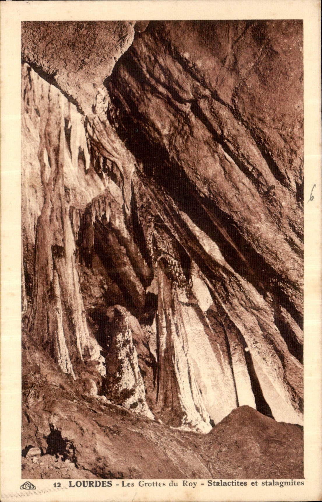 CPA Lourdes les Grottes du Roy Stalactites et Stalagmites 