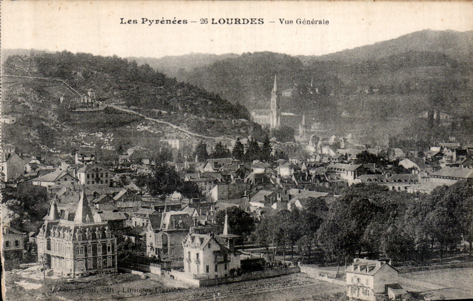 CPA Les Pyrenees Lourdes vue generale 