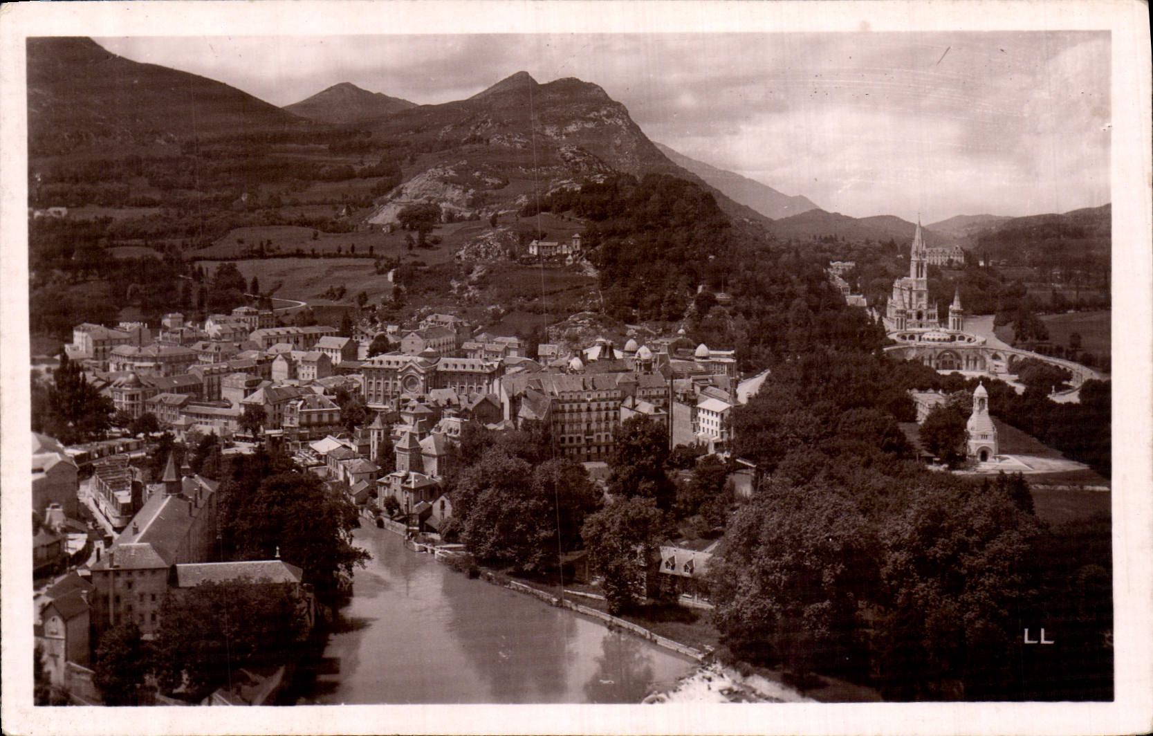 CPA Lourdes vue generale prise du Chateau Fort 