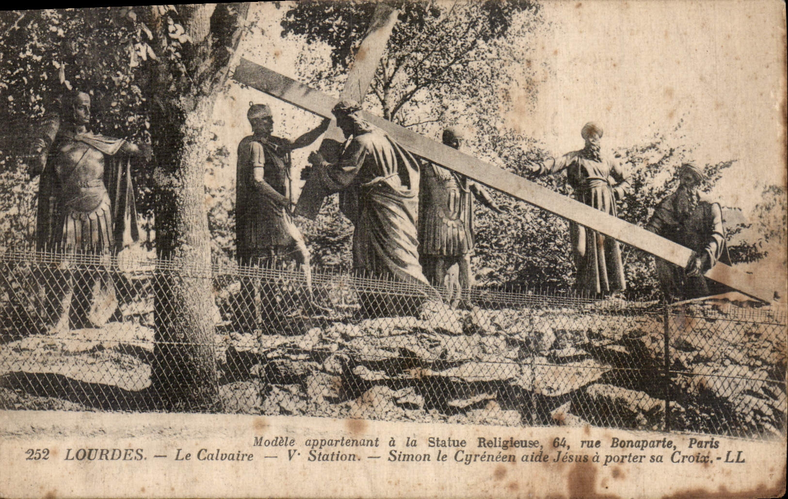CPA Lourdes le calvaire V Station Simon le Cyreneen Aide Jesus a Porter sa Croix 