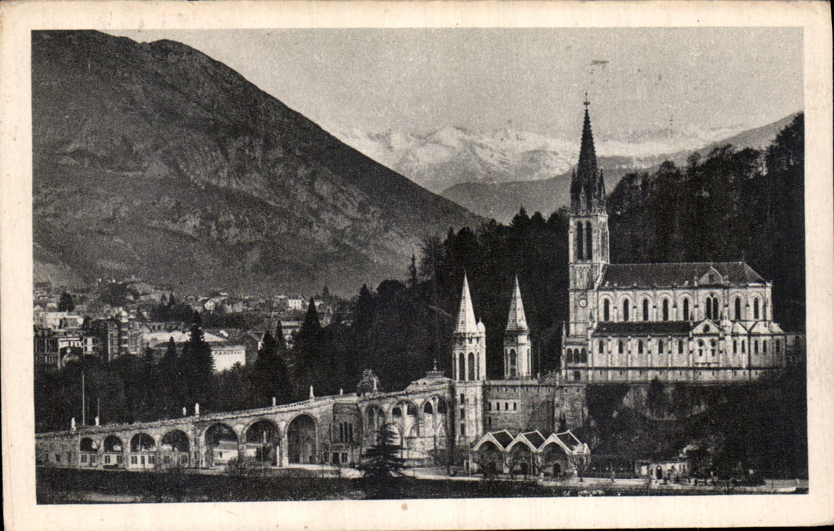 CPA Lourdes la Basilique et le Pic du Jer 