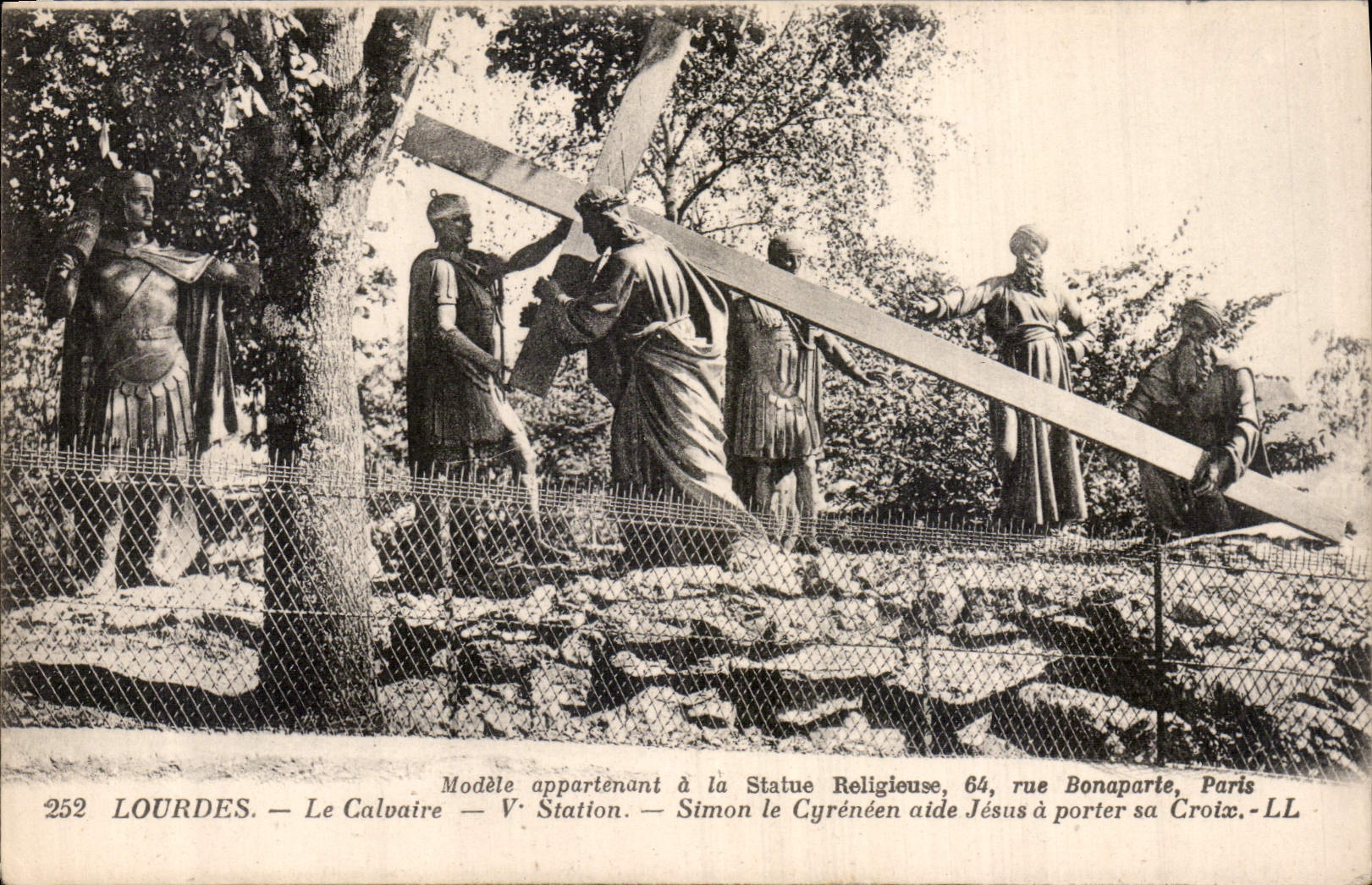 CPA Lourdes le Calvaire V Station Simon le Cyreneen aide Jesus a porter sa Croix 