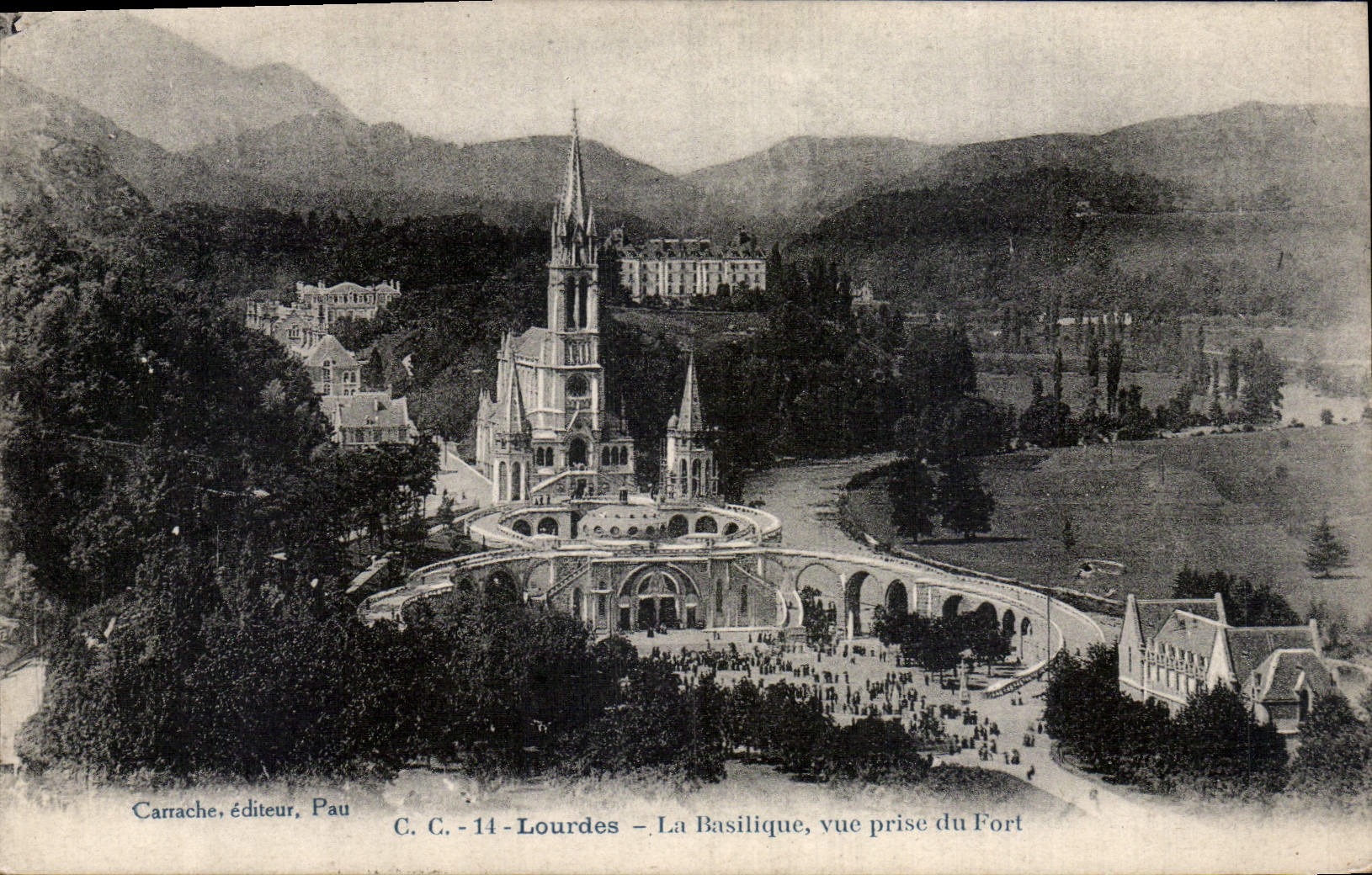 CPA Lourdes la Basilique vue prise du Fort 