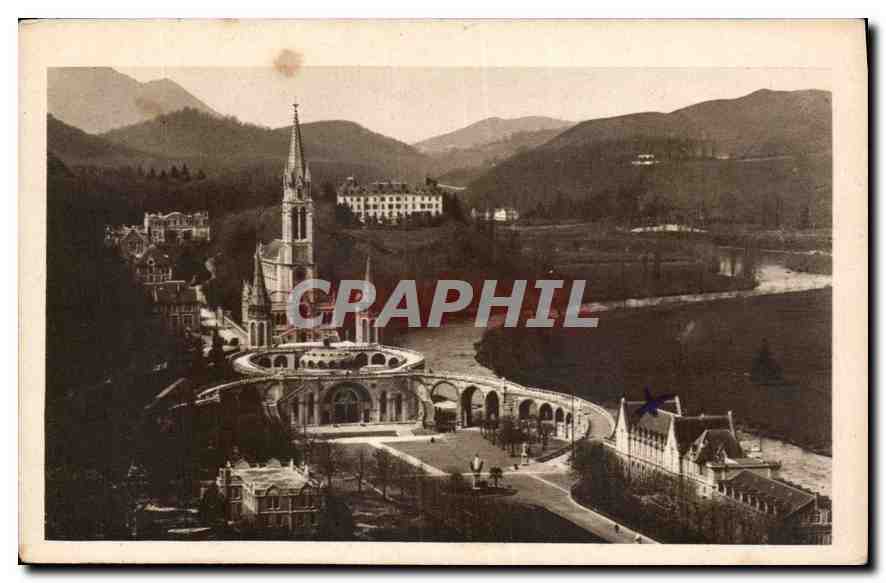 CPA Lourdes la Basilique vue du Chateau Fort 