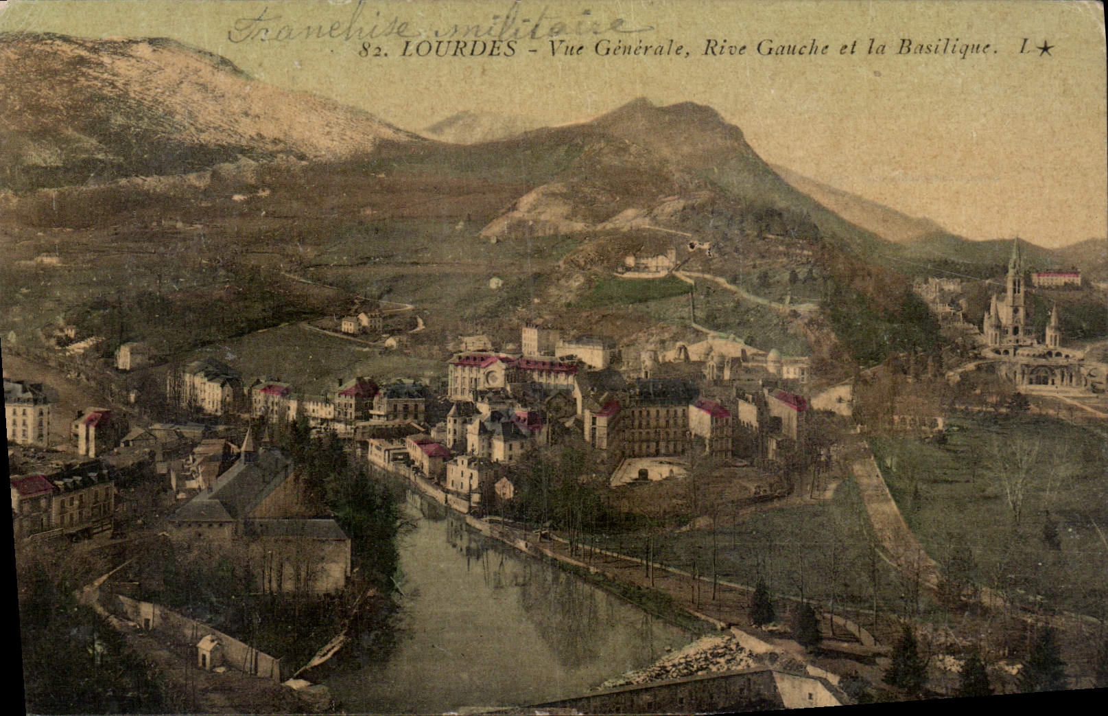 CPA Lourdes vue generale Rive Gauche et la Basilique 