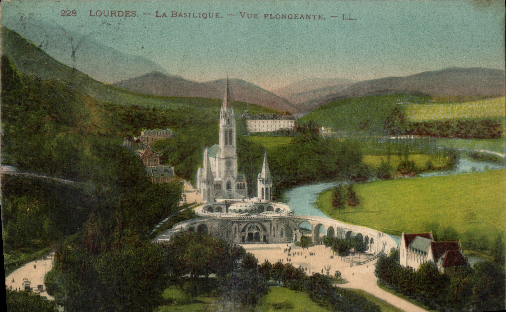 CPA Lourdes la Basilique vue Plongeante 