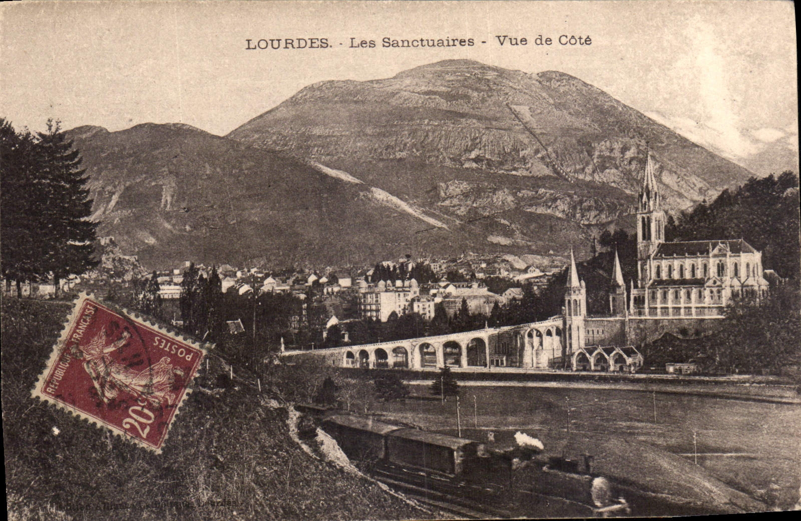 CPA Lourdes les Sanctuaires vue de Cote 