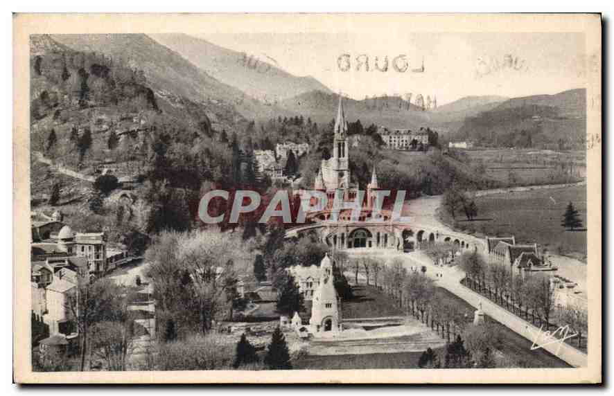 CPA Lourdes la Basilique vue du Chateau 