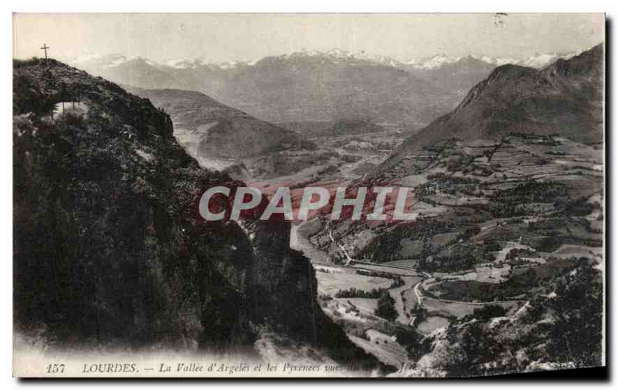 CPA Lourdes la Vallee d'Argeles et les Pyrenees 