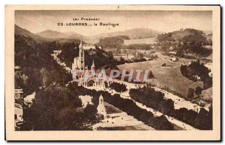 CPA Les Pyrenees Lourdes la Basilique 