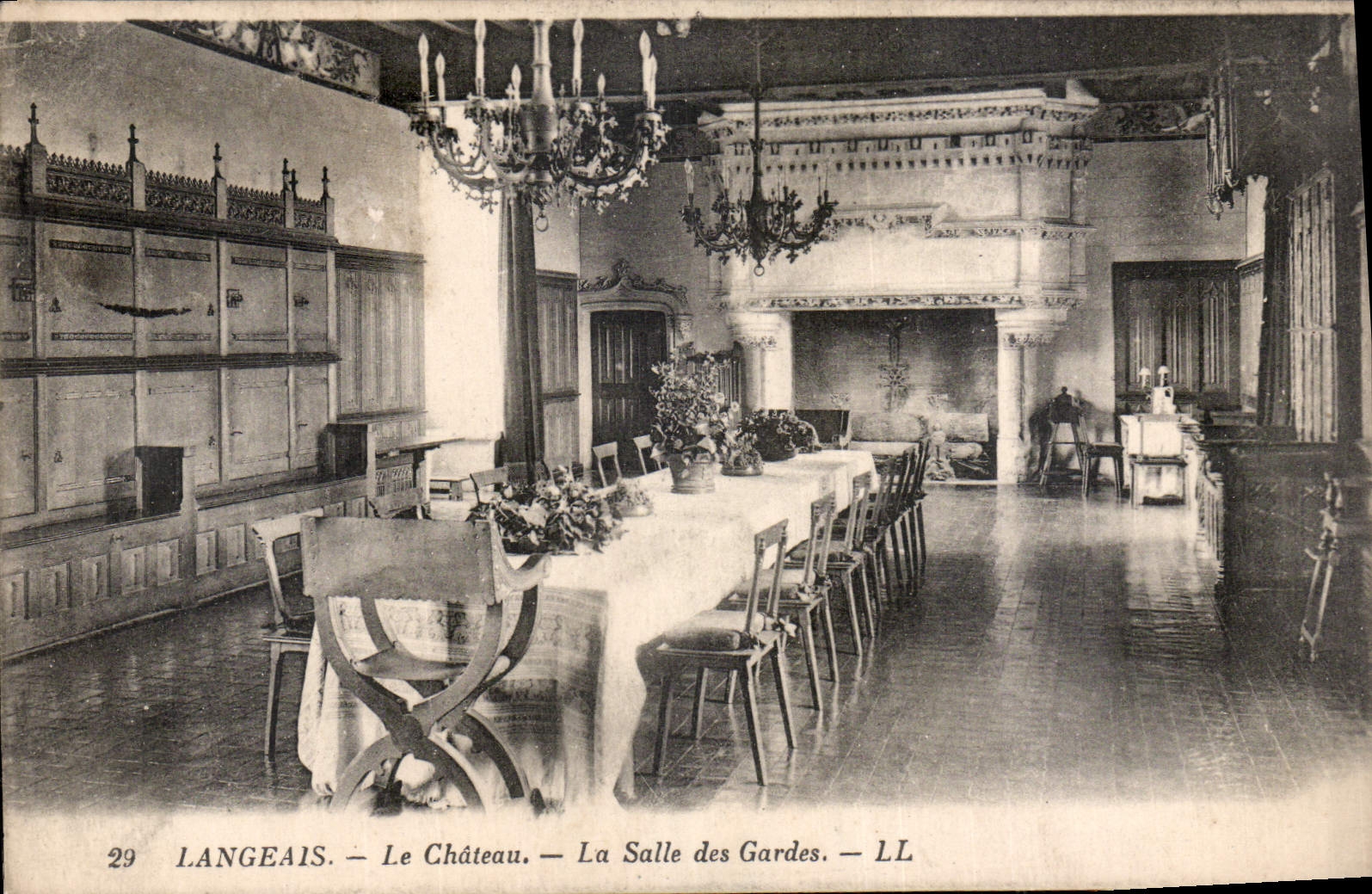 CPA Langeais le Chateau La Salle des Gardes 