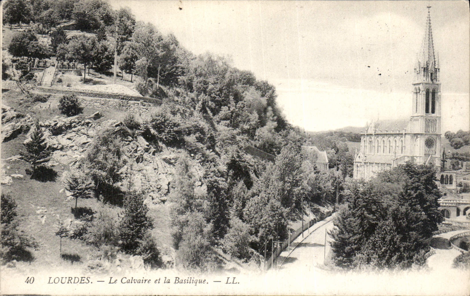 CPA Lourdes Le Calvaire et la Basilique 