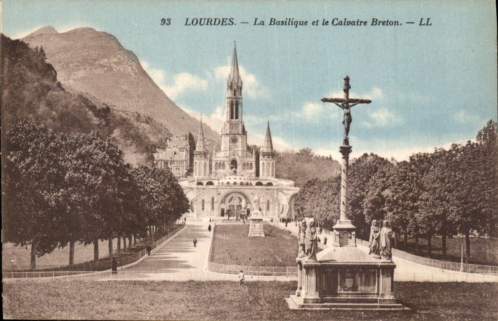 CPA Lourdes La Basilique et le Calvaire Breton 