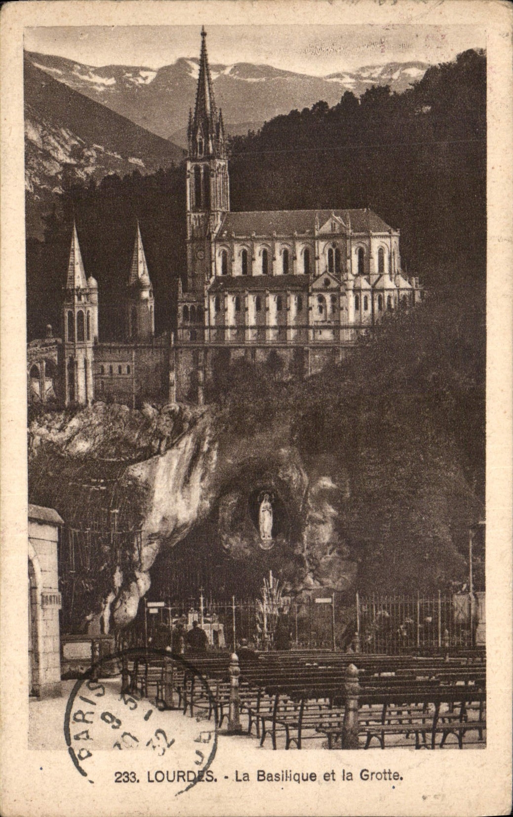 CPA Lourdes La Basilique et la Grotte 