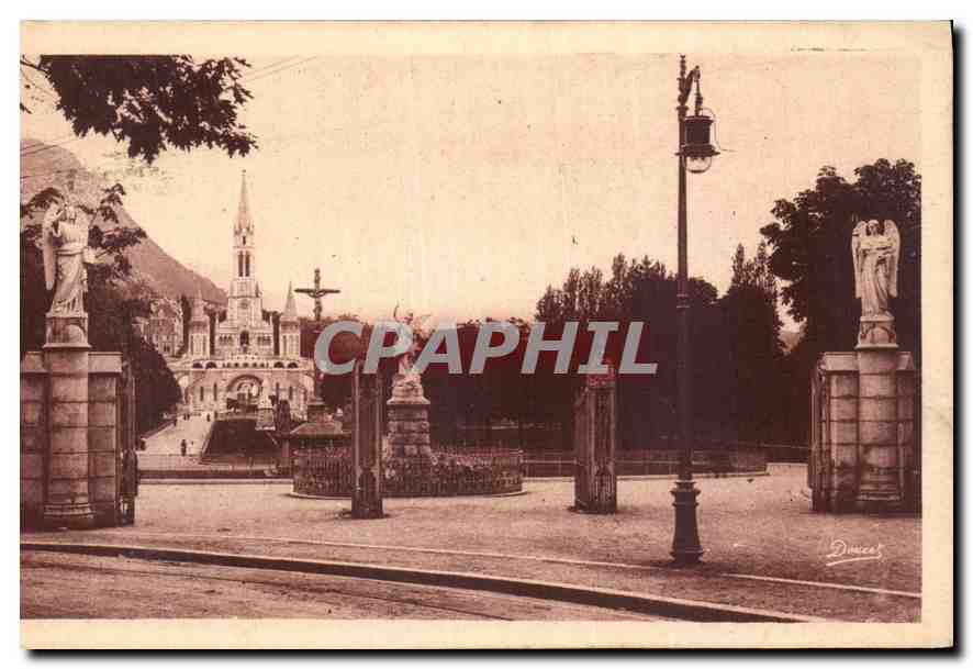 CPA Lourdes Entree de l'Esplanade 