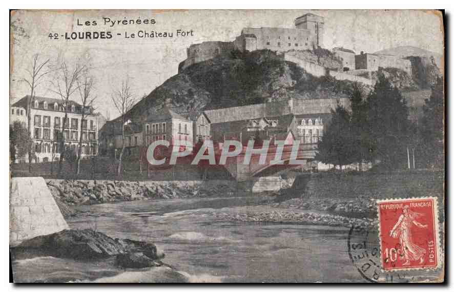 CPA Les Pyrenees Lourdes Le Chateau Fort 