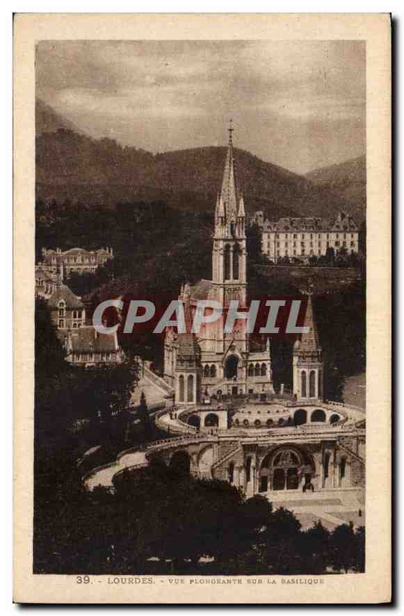 CPA Lourdes Vue plongeante sur la Basilique 