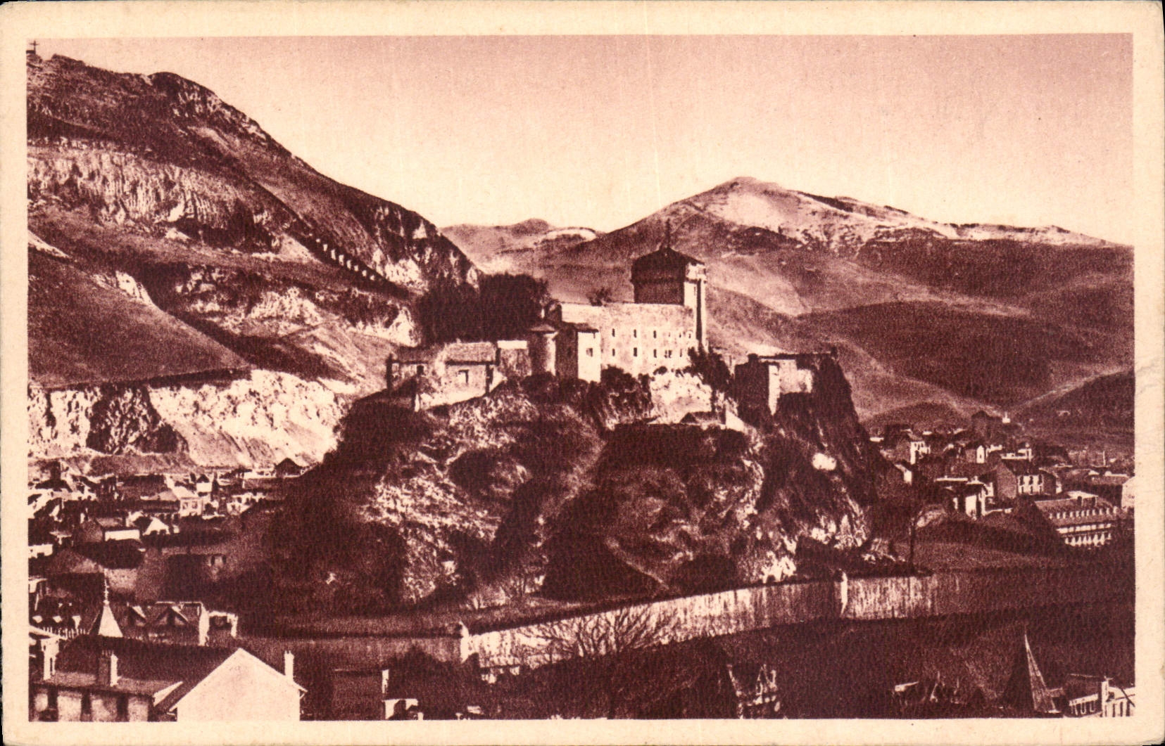 CPA Lourdes Le Chateau Fort 