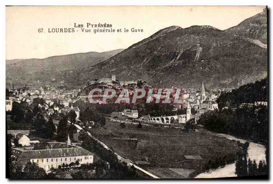 CPA Le Pyrenees Lourdes Vue generale et le Gave 