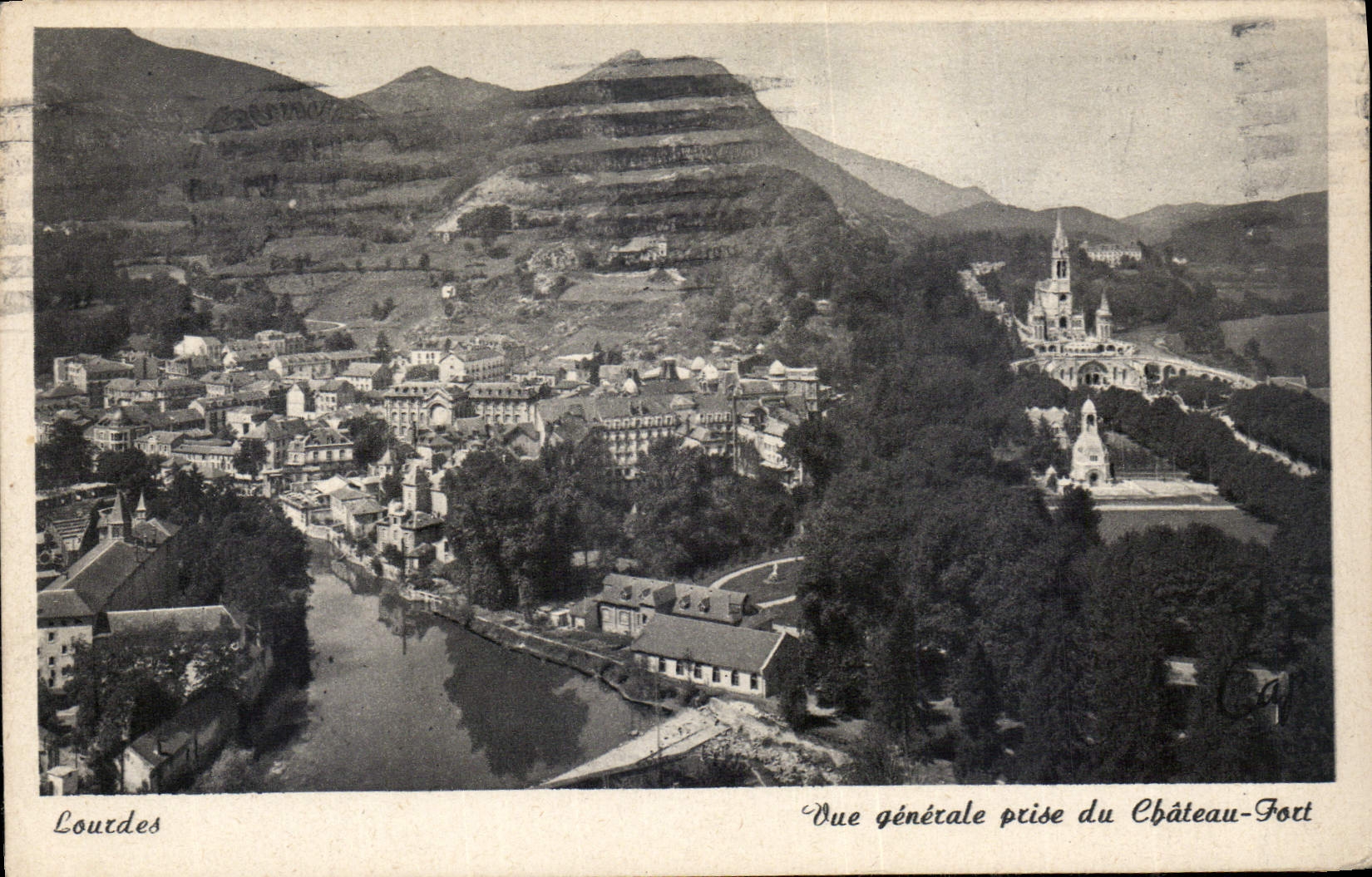 CPA Lourdes Vue generale prise du Chateau Fort 