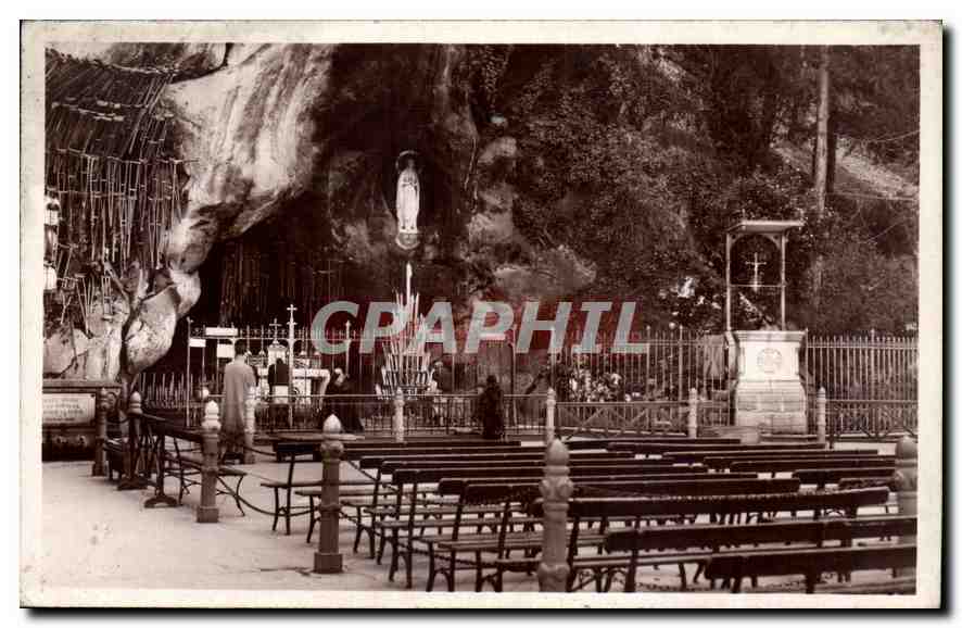 CPA Lourdes La Grotte Miraculeuse 