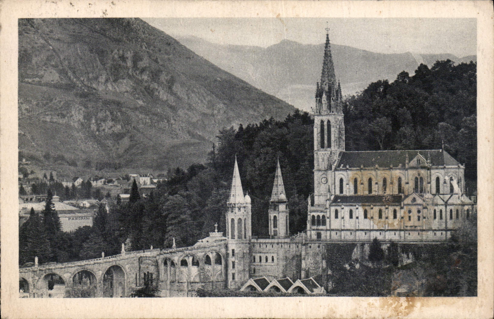 CPA Lourdes La Basilique et le Pic du Jer 