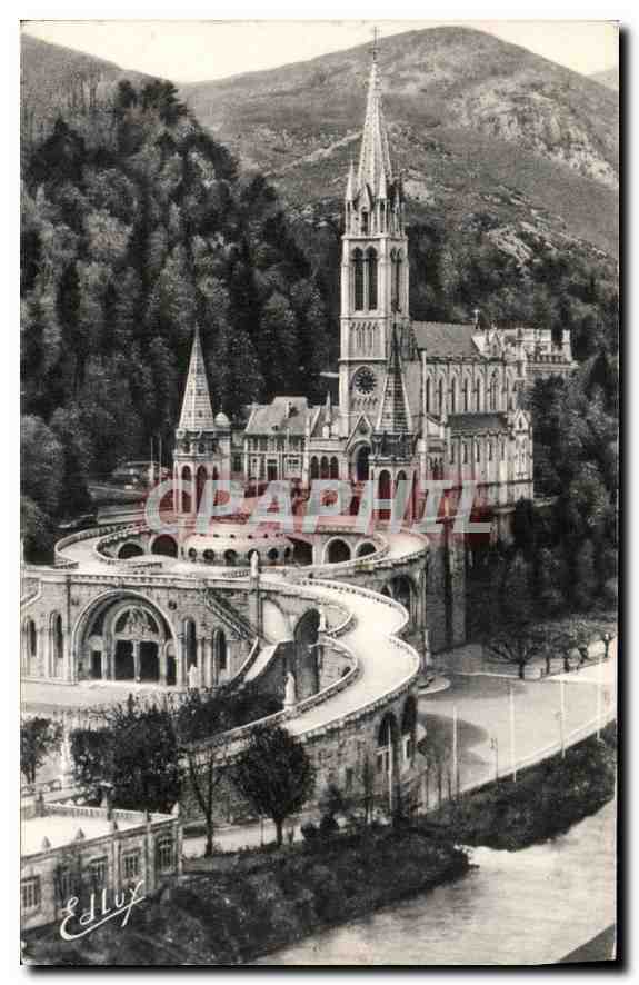 CPA Lourdes La Basilique vue de cote 