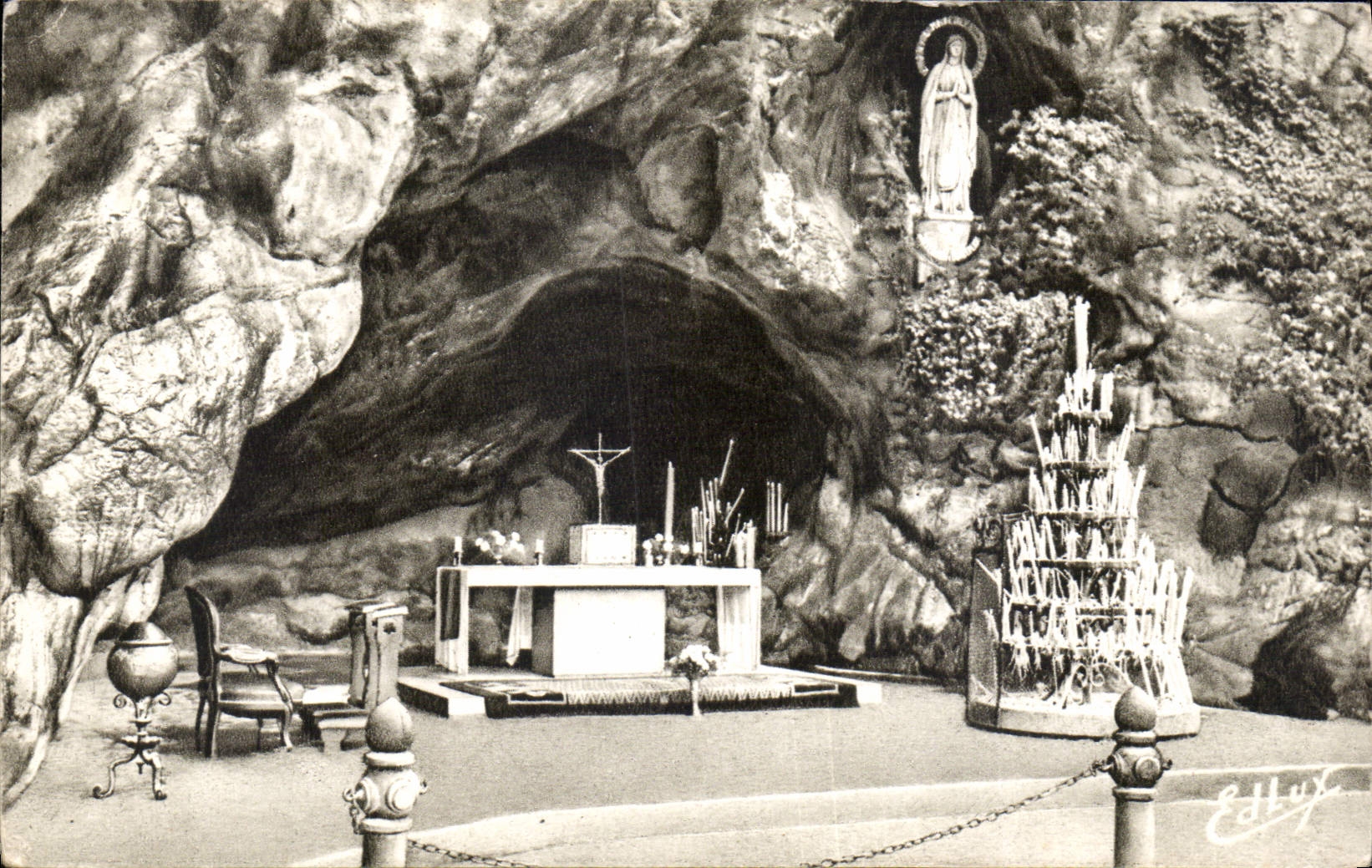 CPA Lourdes La Grotte Miraculeuse 