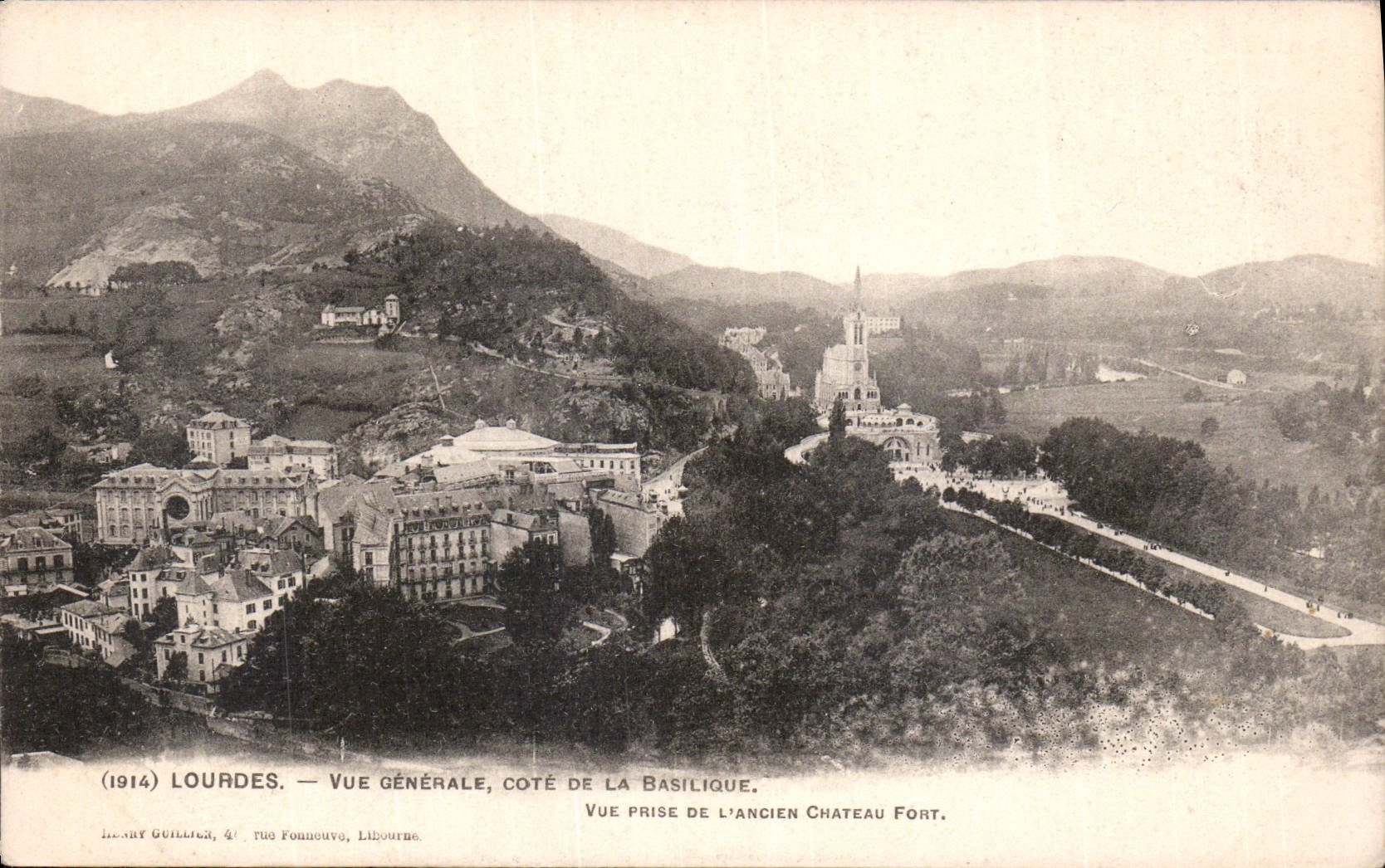 CPA Lourdes Vue generale cote de la Basilique Vue prise de l'ancien Chateau Fort 
