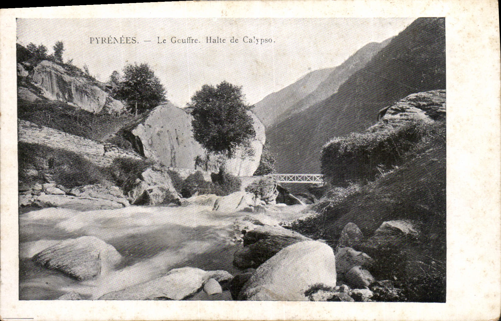 PYRÉNÉES — Le Gouffre. Halte de Calypso.