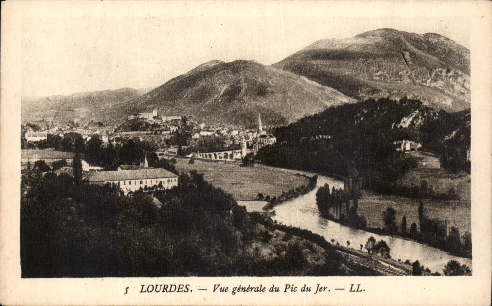 CPA Lourdes Vue generale du Pic du Jer 