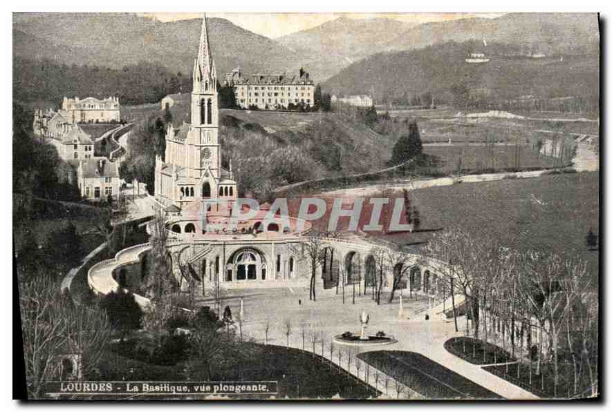 CPA Lourdes La Basilique vue plongeante 