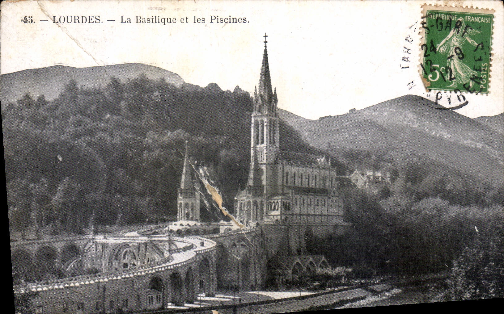CPA Lourdes La Basilique et les Piscines 