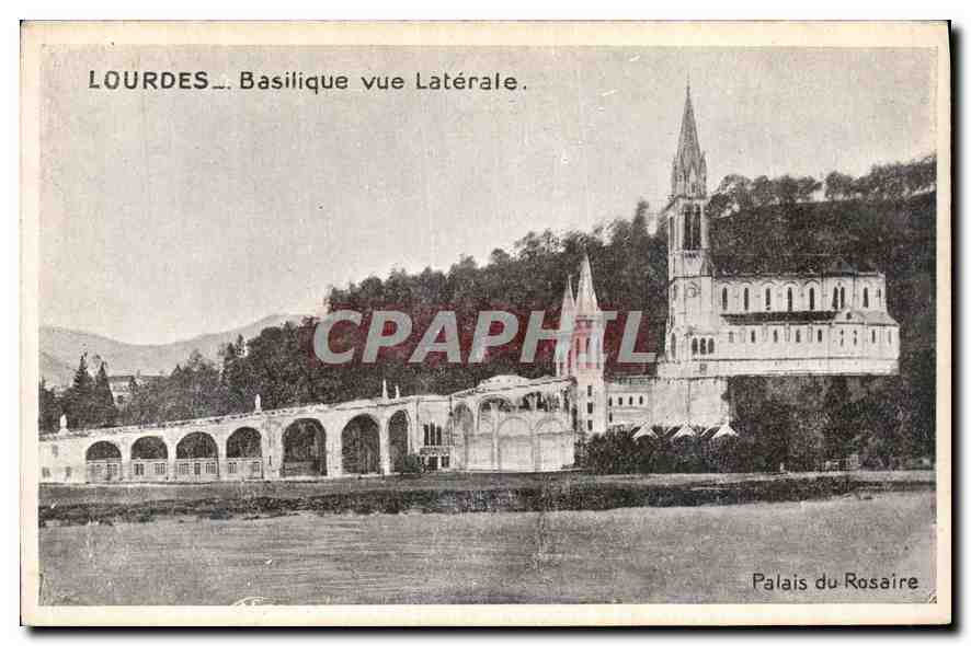 CPA Lourdes Basilique vue laterale Palais du Rosaire 
