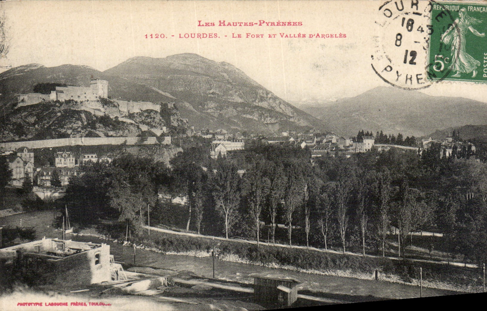 CPA Les Hautes Pyrenees Lourdes Le Fort et Vallee d'Argeles 