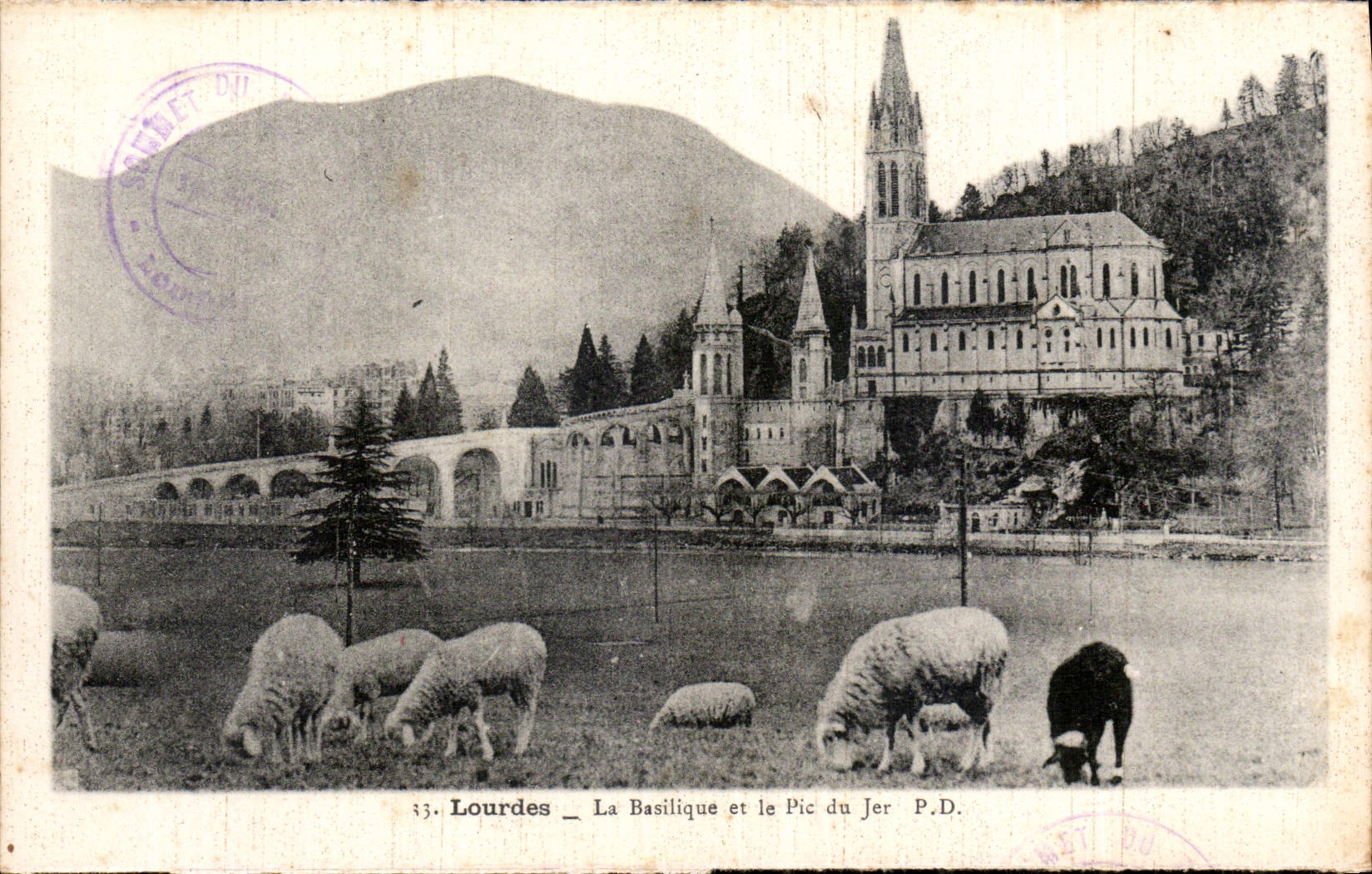 CPA Lourdes La Basilique et le Pic du Jer 