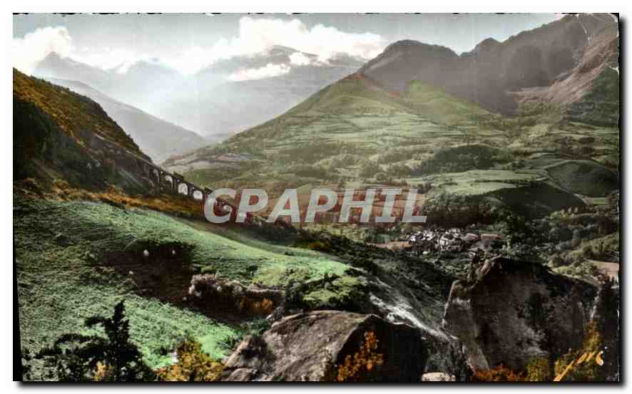 CPA Toute la France Lourdes H P Montee du Pic du Jer Les voitures au croisement sur le viaduc 