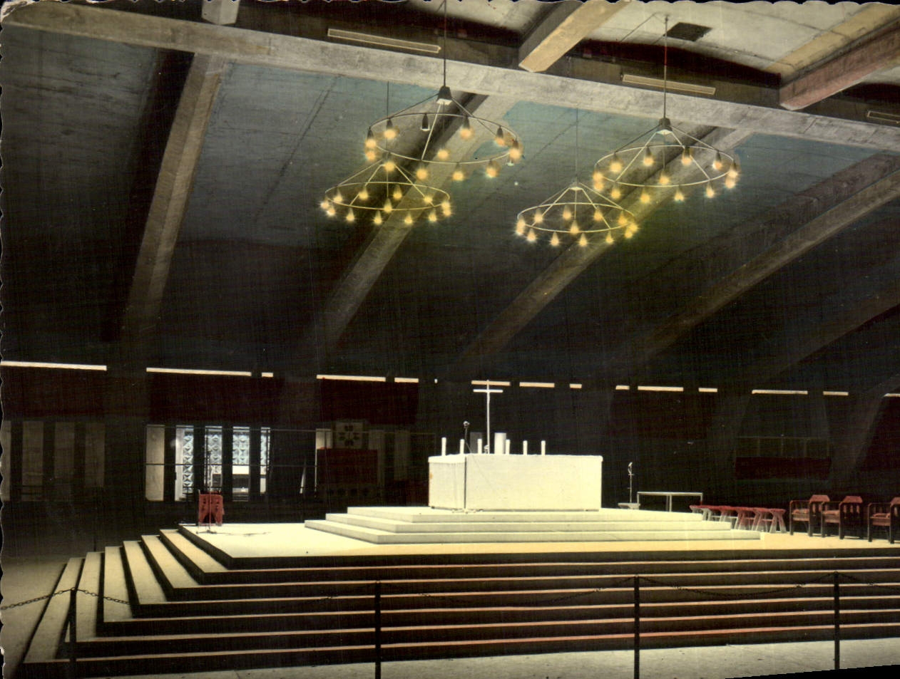 CPA Lourdes H P Interieur de la Basilique Souterraine 