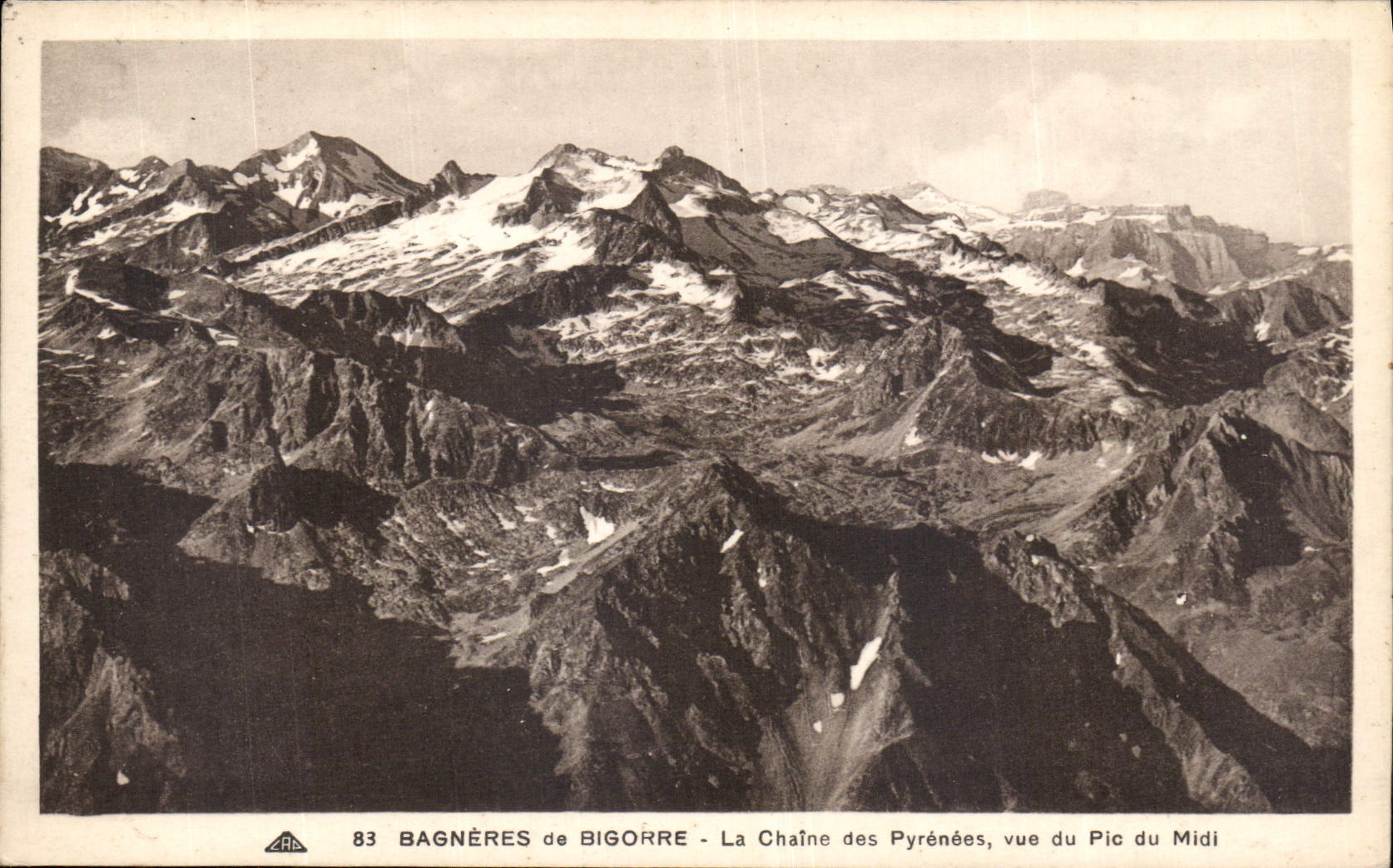 Bagnères-de-Bigorre - La Chaîne des Pyrénées, vue du Pic du Midi