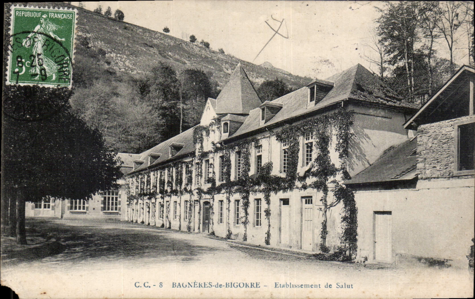 Bagnères-de-Bigorre — Établissement de Salut — C.C. 8