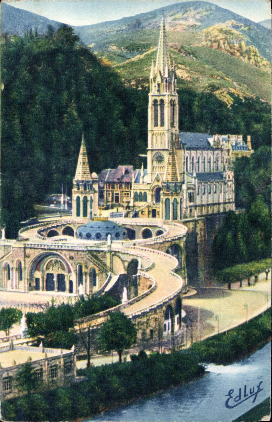 CPA Lourdes La Basilique et le Gave 