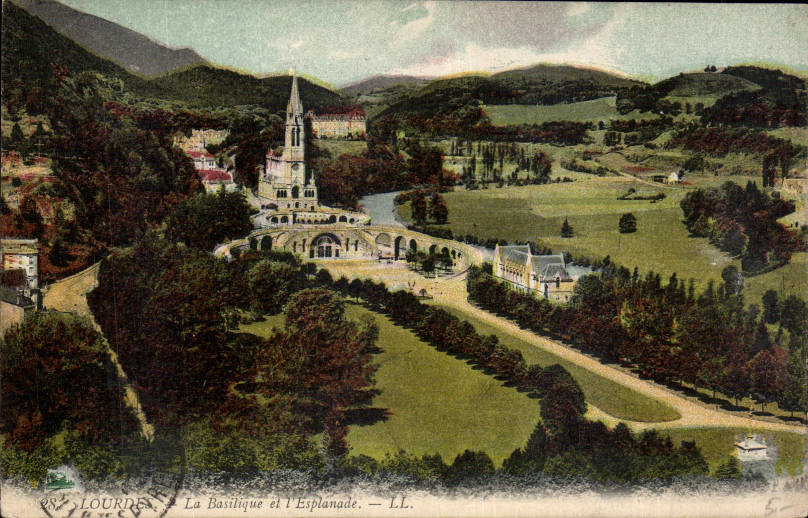 Lourdes — La Basilique et l'Esplanade — LL.