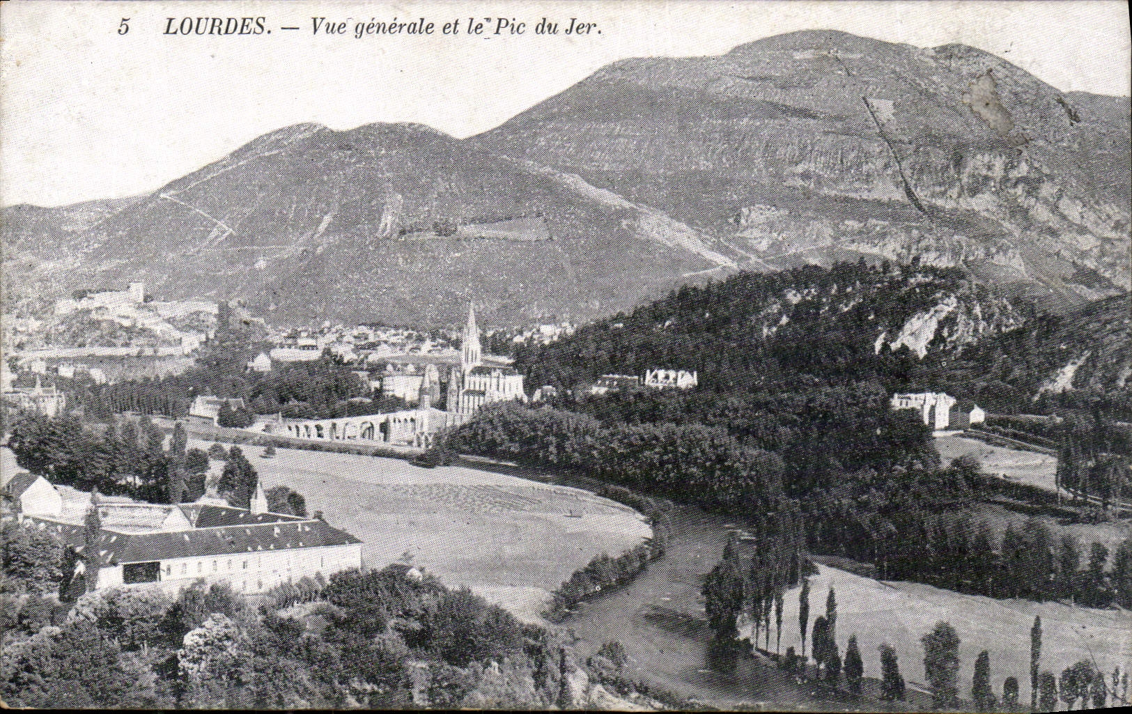 CPA Lourdes Vue generale et le Pic du Jer 
