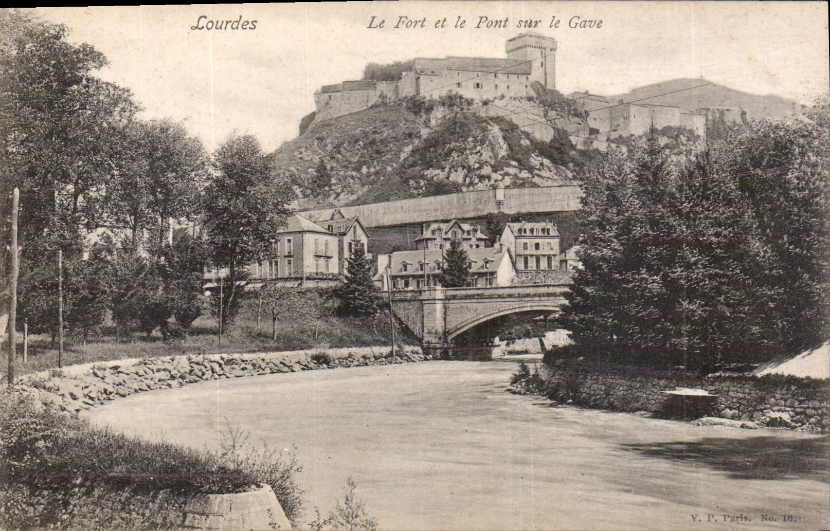 CPA Lourdes Le Fort et le Pont sur le Gave 