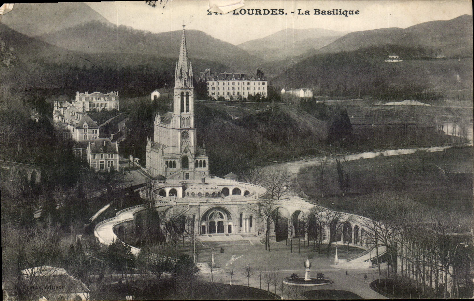 CPA Lourdes La Basilique 