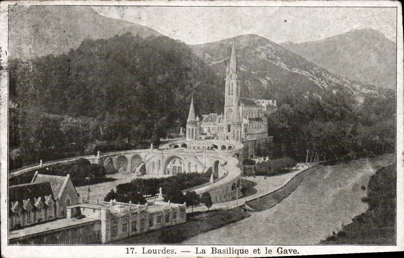 CPA Lourdes La Basilique et le Gave 
