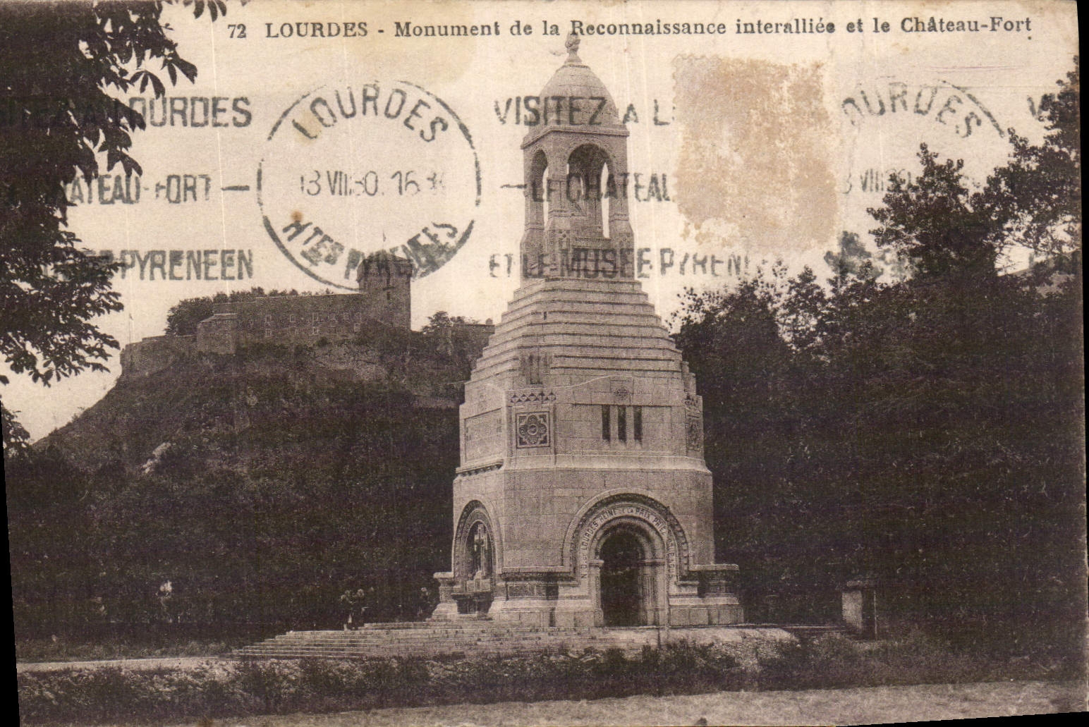 CPA Lourdes Monument de la Reconnaissance interaillee et le Chateau Fort 